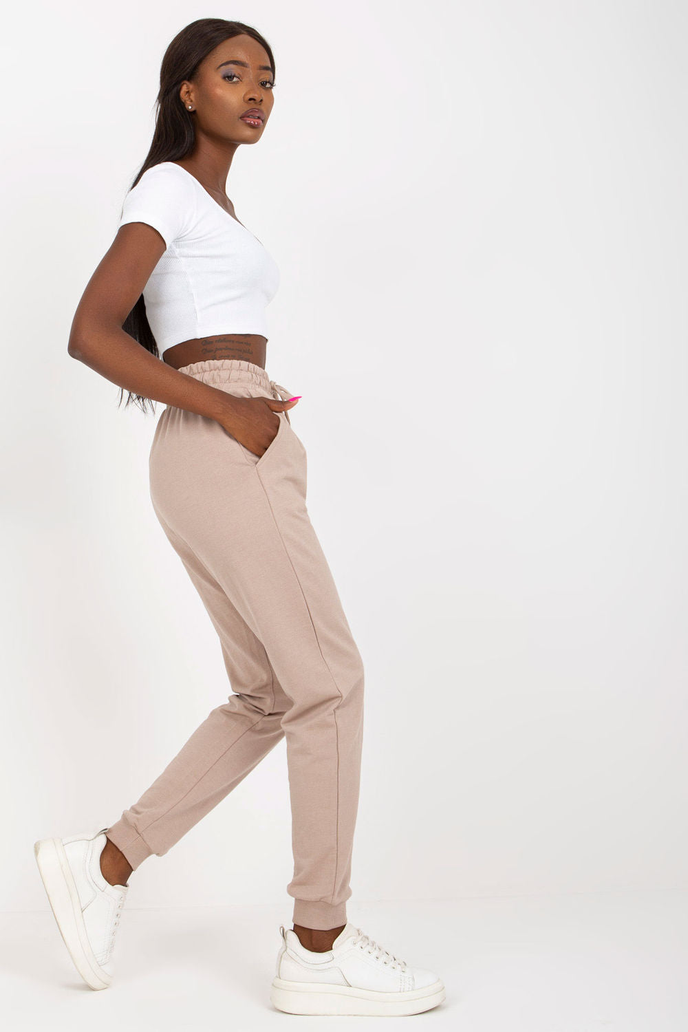 beige -trousers