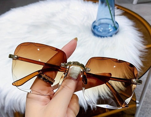 Look cool in these high class sunglasses